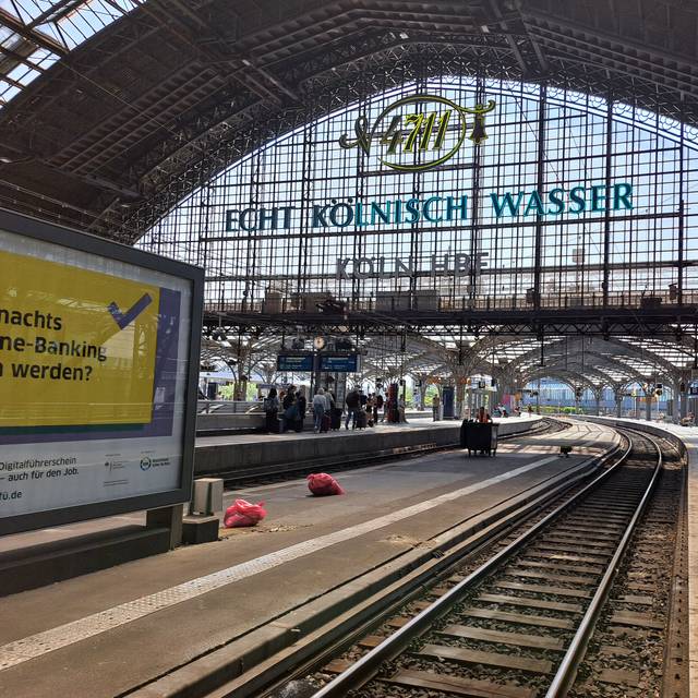 Köln HBF Bahnhofshalle / Kölnisch Wasser
