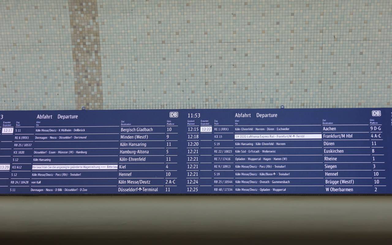 Anzeigetafel am Hauptbahnhof