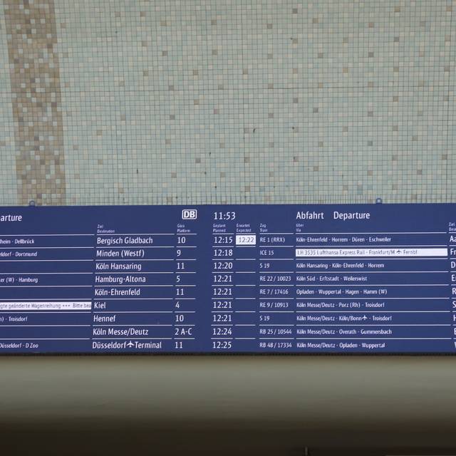 Anzeigetafel am Hauptbahnhof