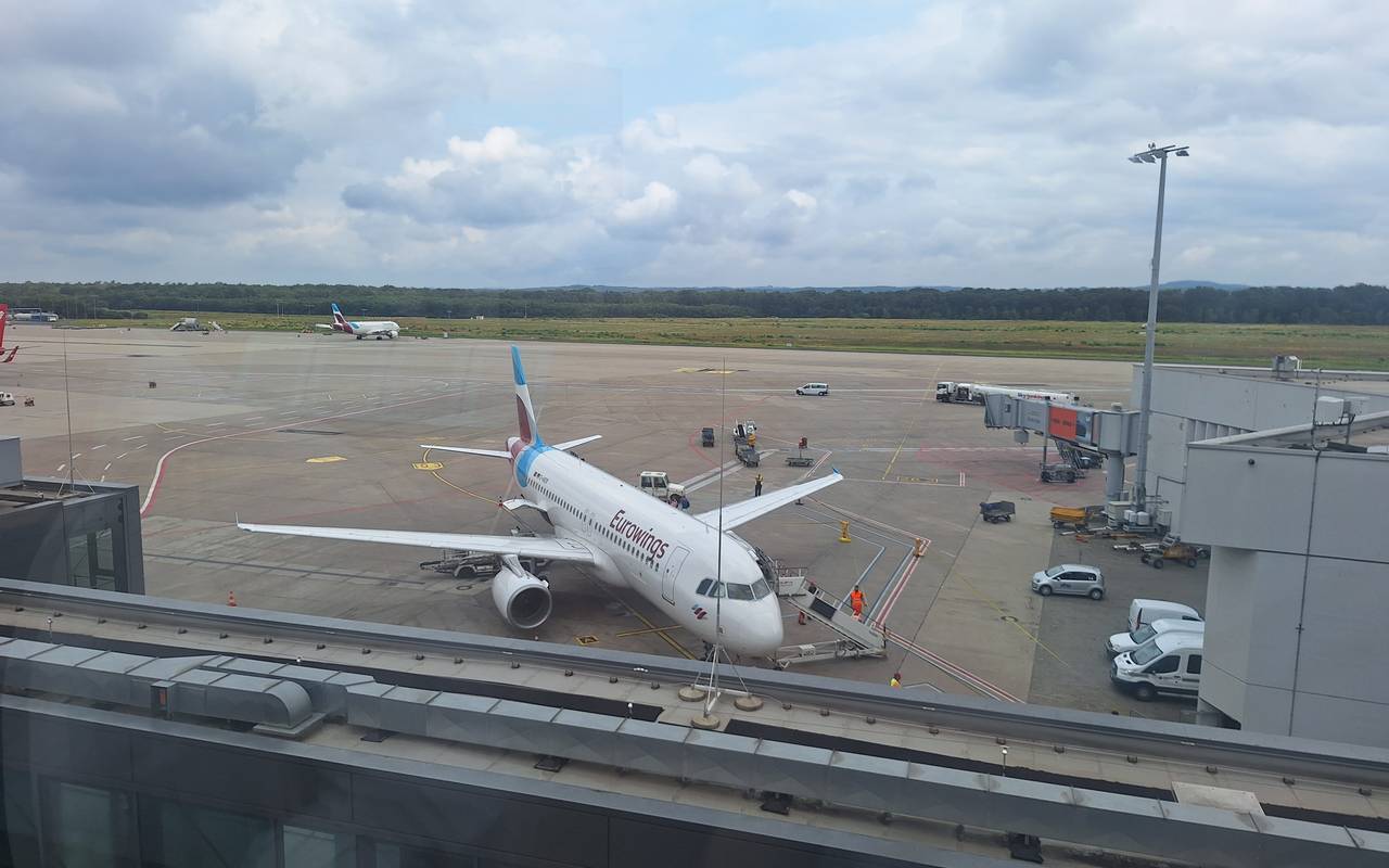 Rollfeld am Kölner Flughafen