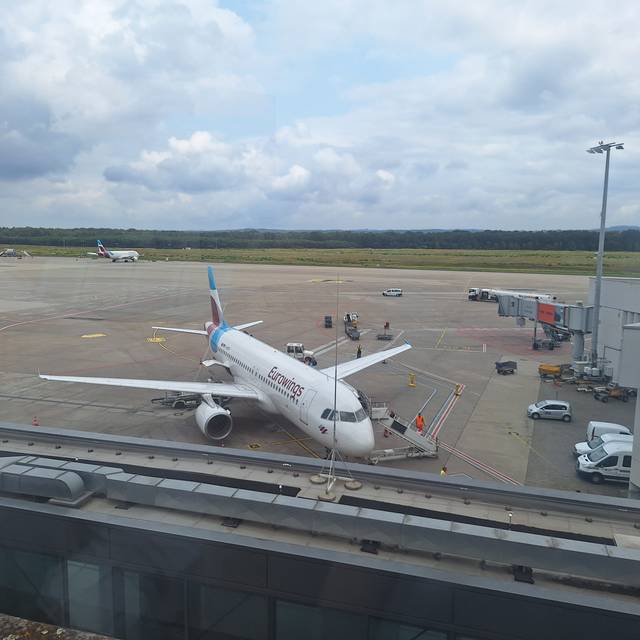 Rollfeld am Kölner Flughafen