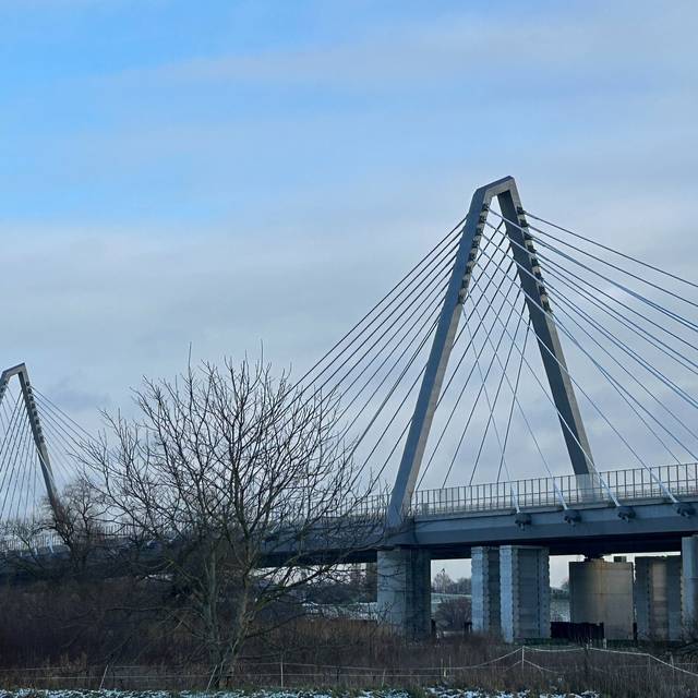 Leverkusener Brücke und Hubschrauber