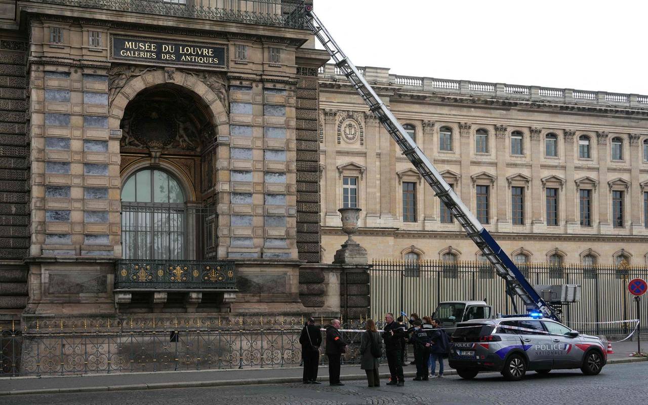 Raubüberfall auf Louvre in Paris