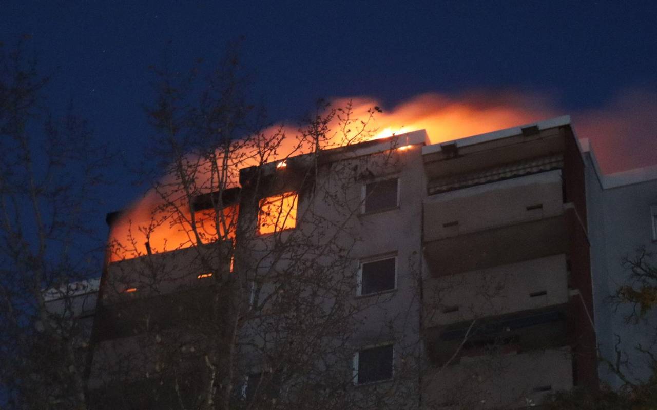 Hochhaus brennt in Mannheim