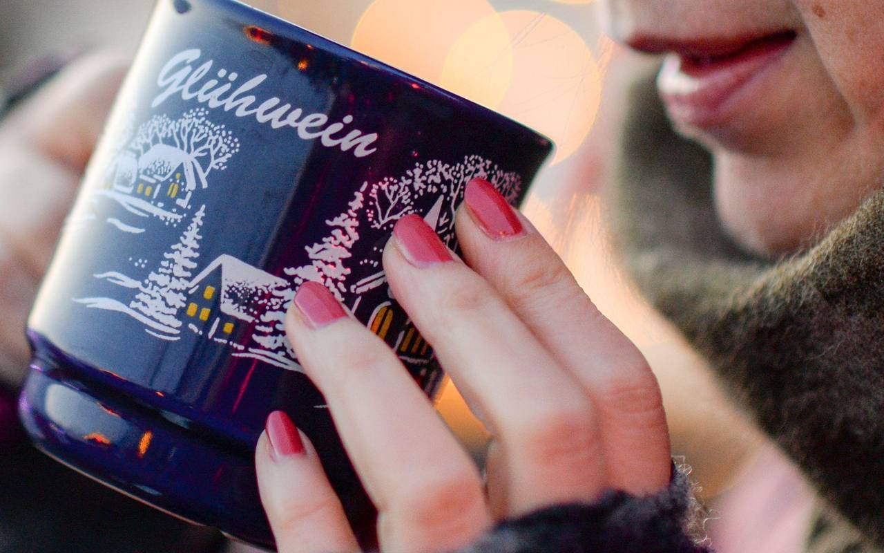 Glühwein auf dem Weihnachtsmarkt