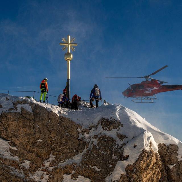 Rücktransport des Zugspitz-Gipfelkreuzes