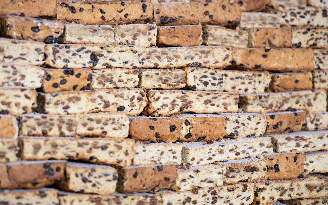 Dresdner Bäcker arbeiten an Riesenstollen für das Stollenfest