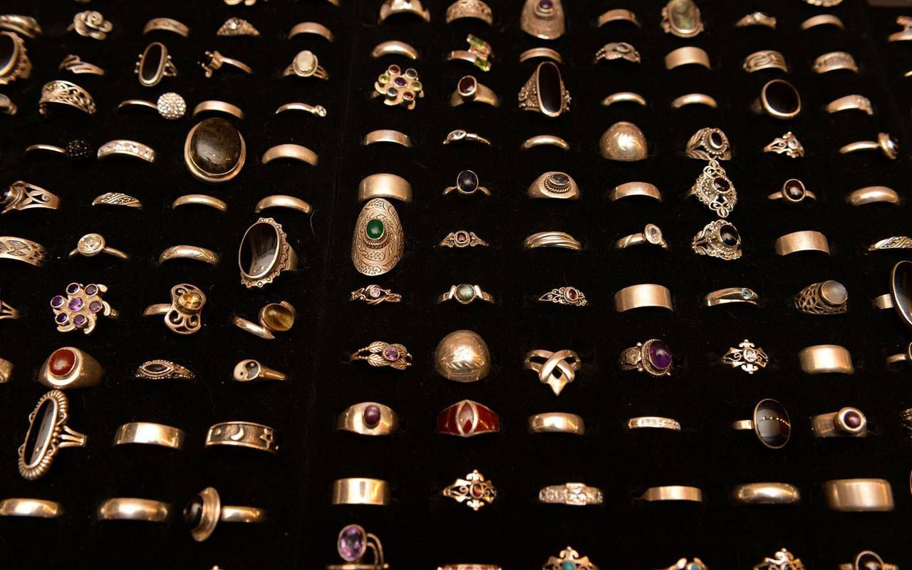 Ringe werden zum Verkauf angeboten