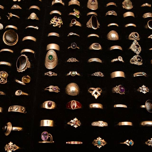 Ringe werden zum Verkauf angeboten