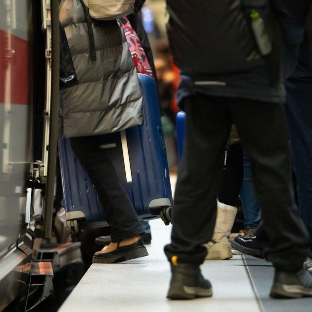 Reiseverkehr zu Beginn der Weihnachtsferien in Berlin