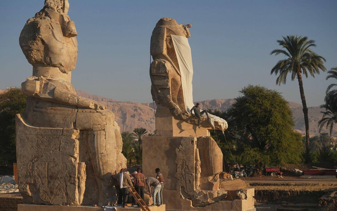Statuen in Luxor