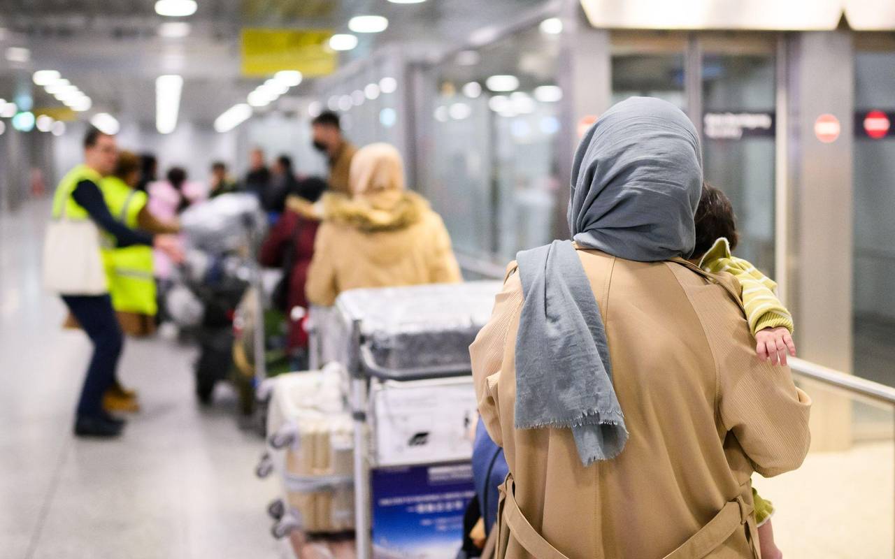 Charterflug bringt rund 140 Afghanen nach Berlin