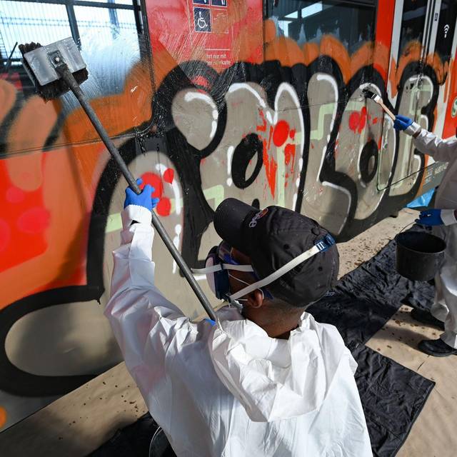 Graffiti-Entfernung bei der Bahn