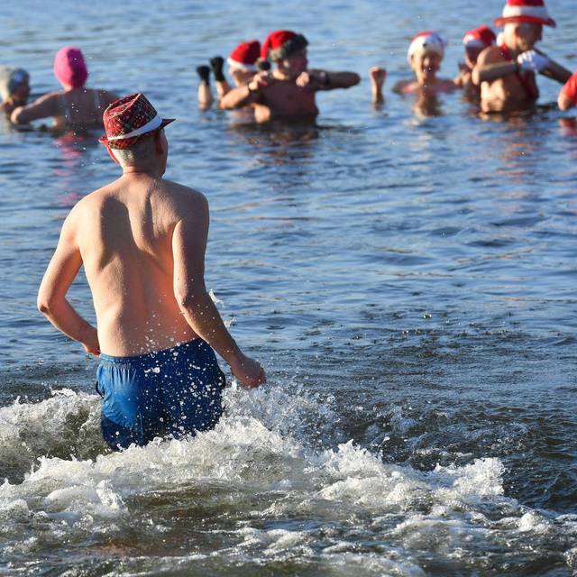 Weihnachtsbaden des Vereins Berliner Seehunde
