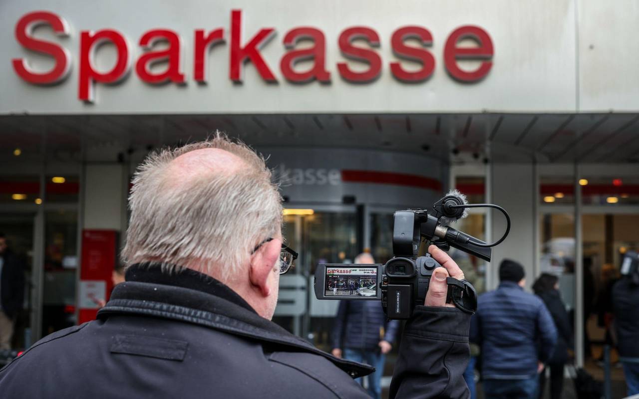 Nach Bankeinbruch - Tresorraum mit Bohrer aufgebrochen