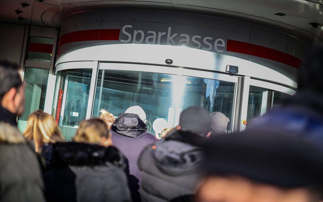 Nach dem Einbruch in den Tresorraum einer Bank