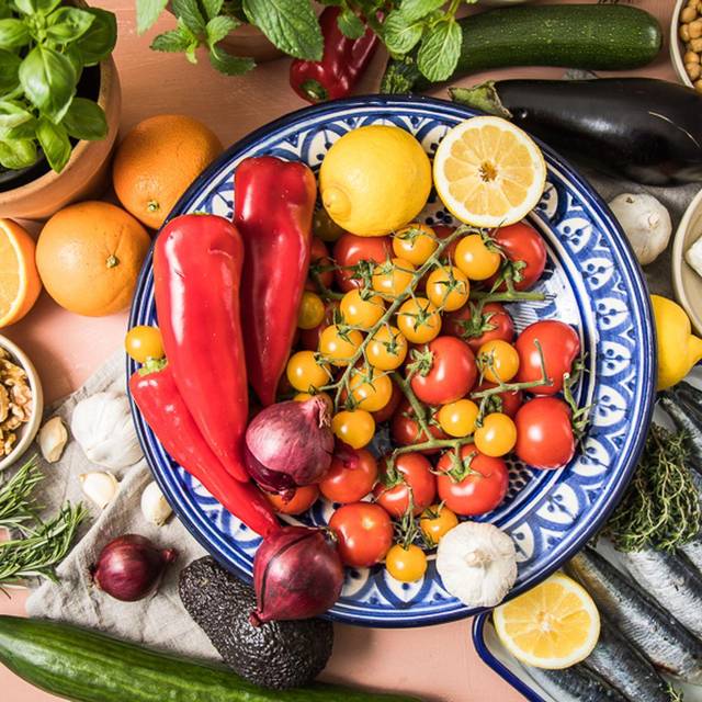 Verschiedene Zutaten der mediterranen Küche