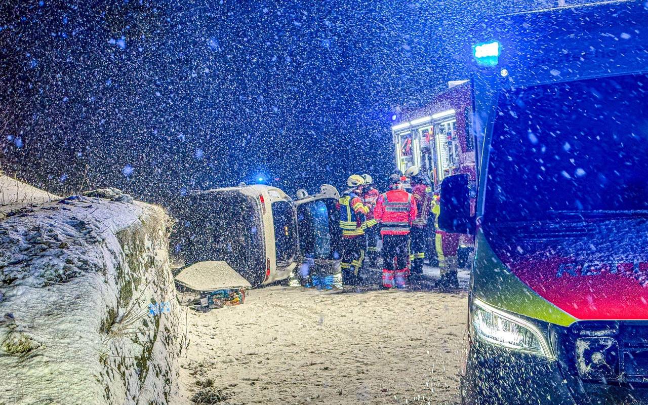 Heftiger Schneefall im Schwarzwald beeinträchtigt Straßenverkehr