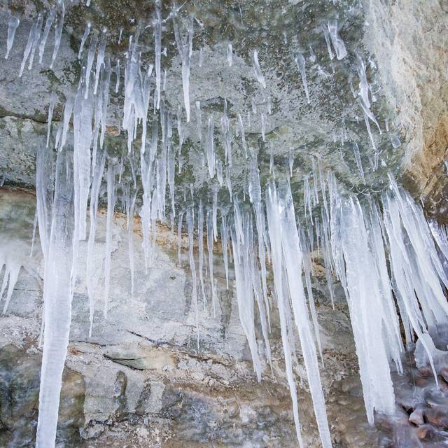 Winterwetter - Vereister Klingender Wasserfall