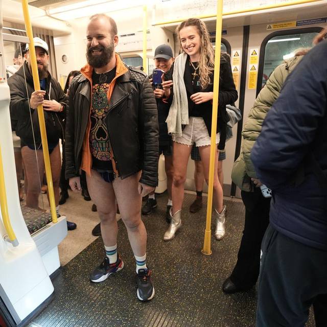 «No Trousers Tube Ride»: Ohne Hose in U-Bahnen in London