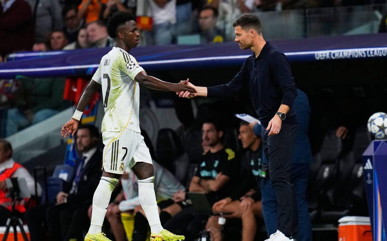 Vinicius Junior und Xabi Alonso