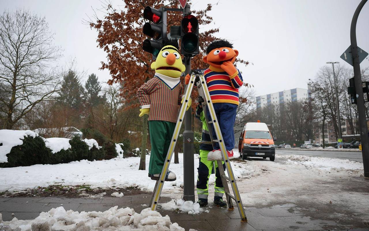 Fußgängerampel mit Ernie und Bert aus der Sesamstraße