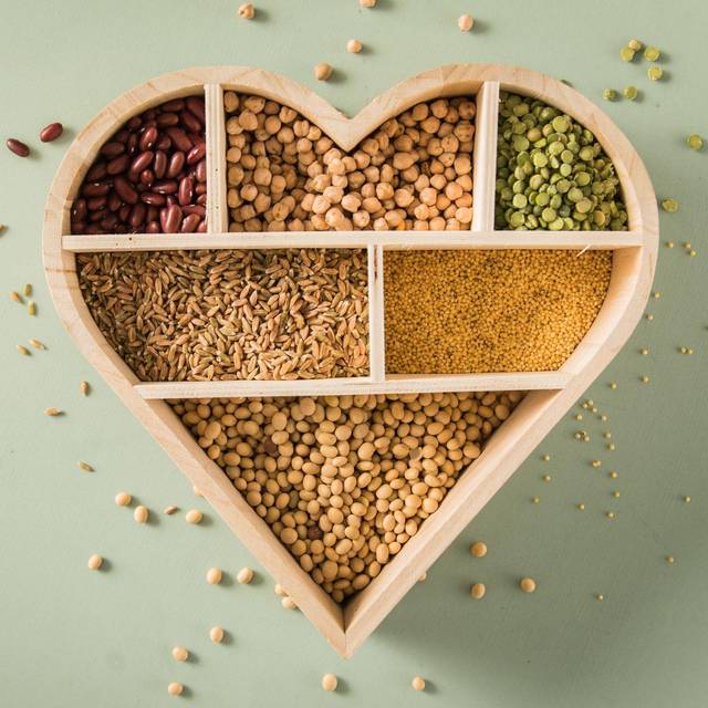 Getrocknete Hülsenfrüchte und Getreide