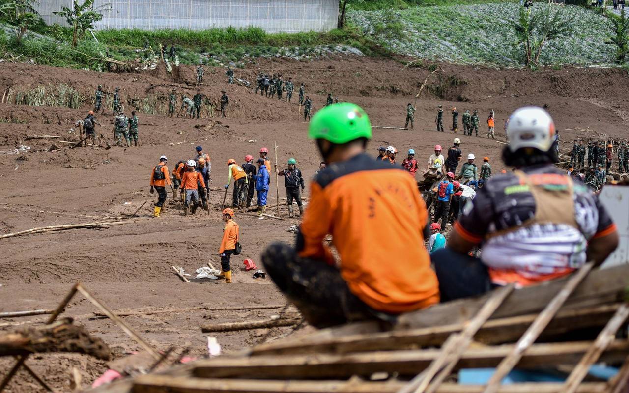 Nach dem Erdrutsch in Indonesien