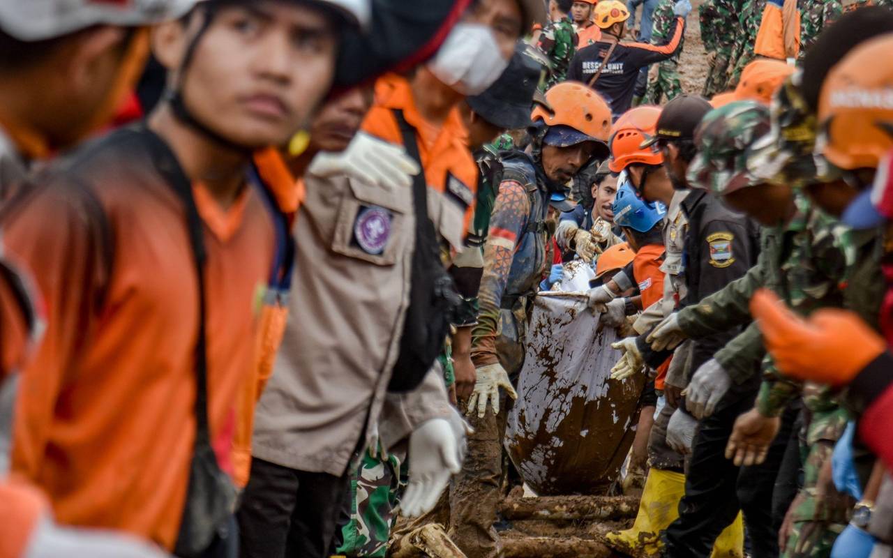Nach dem Erdrutsch in Indonesien