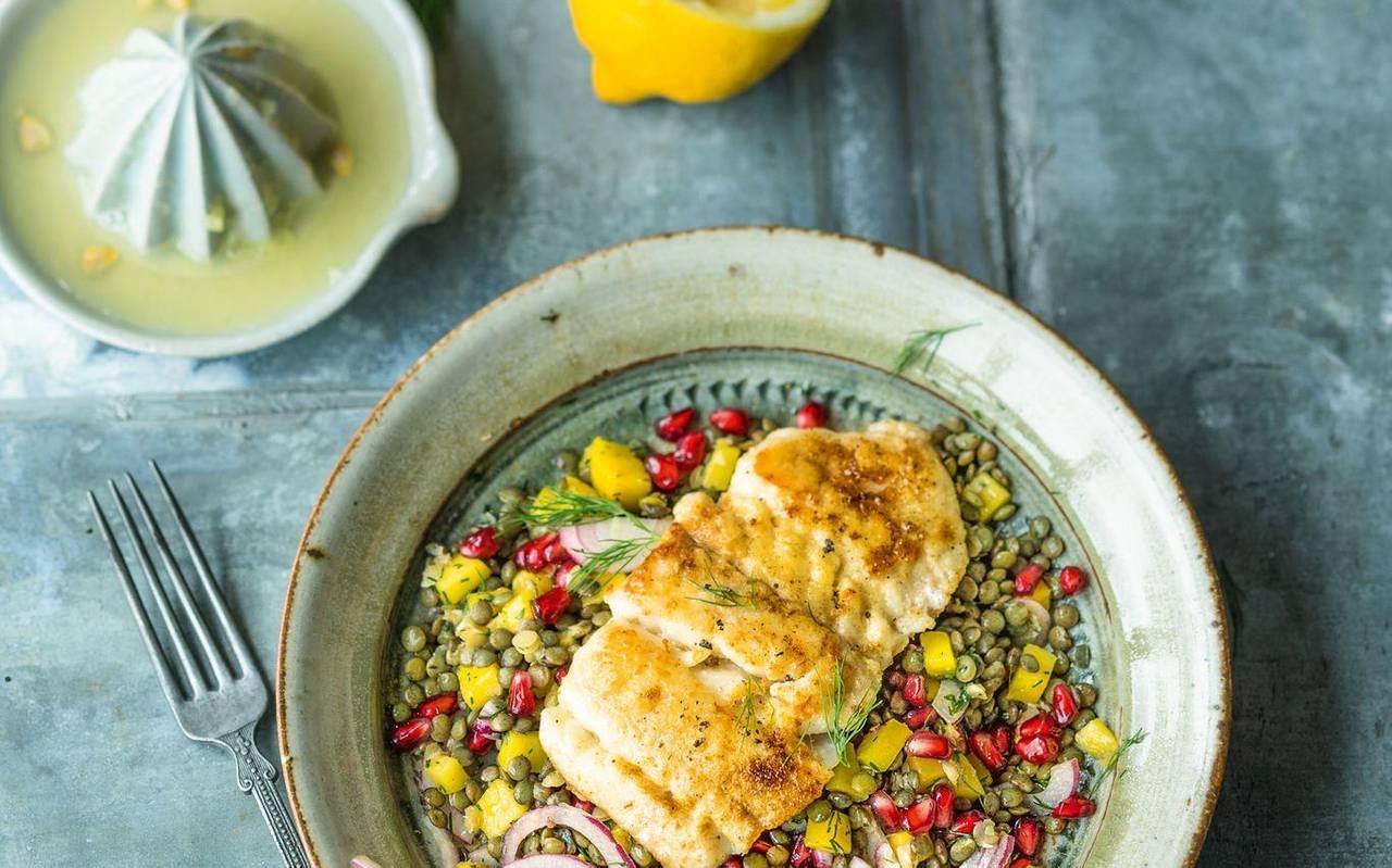 Fruchtiger Linsensalat mit Fisch