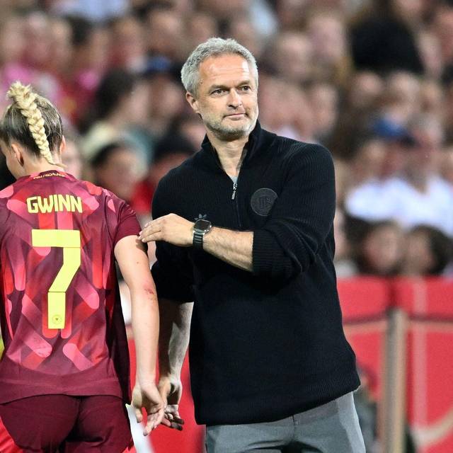 Giulia Gwinn und Christian Wück (r)