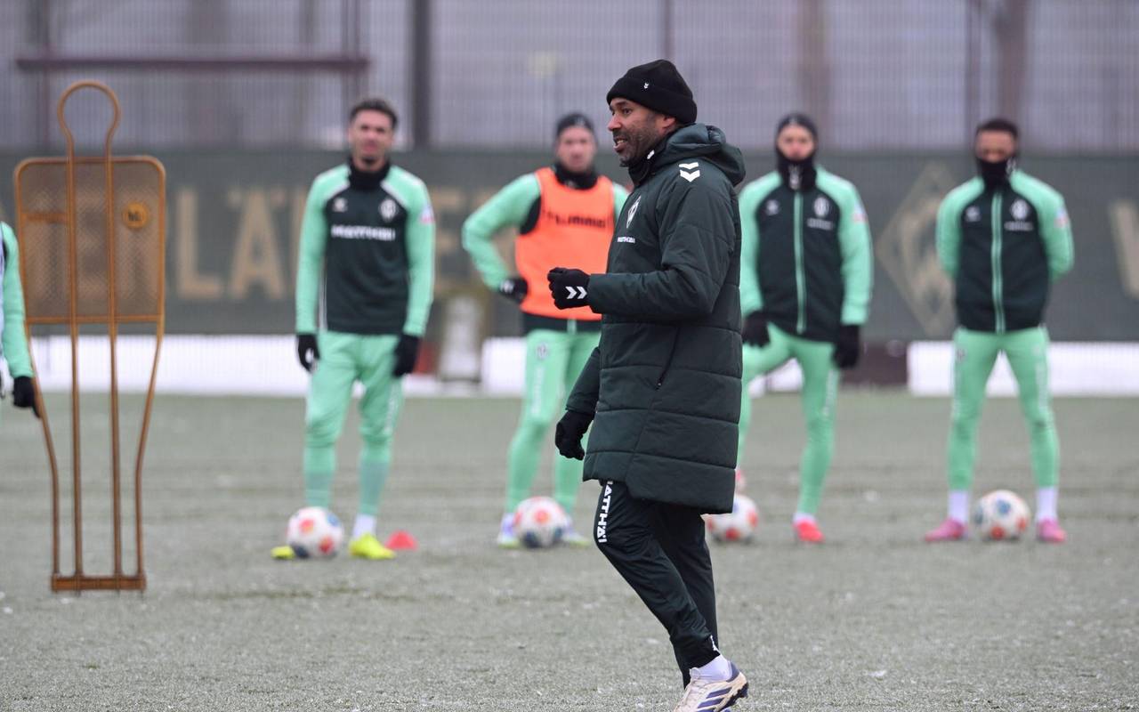 Werder Bremen - Training mit neuem Trainer Thioune