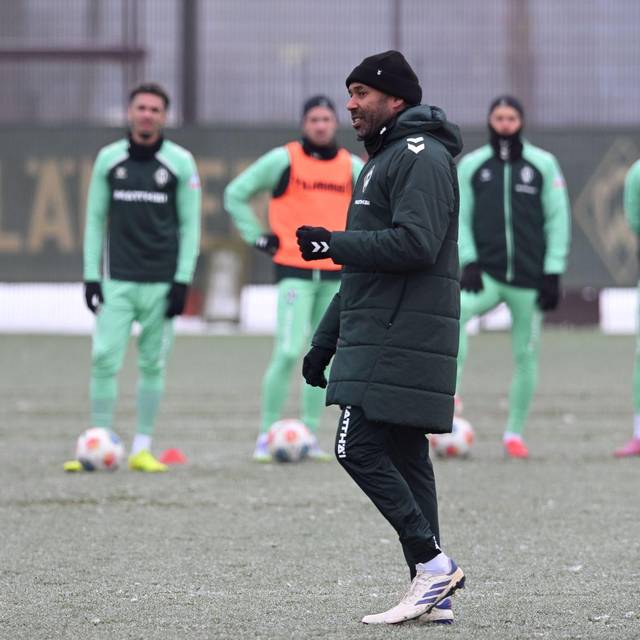 Werder Bremen - Training mit neuem Trainer Thioune