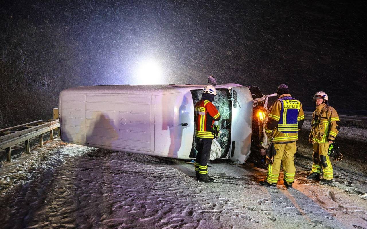 Sprinter verunfallt auf Autobahn