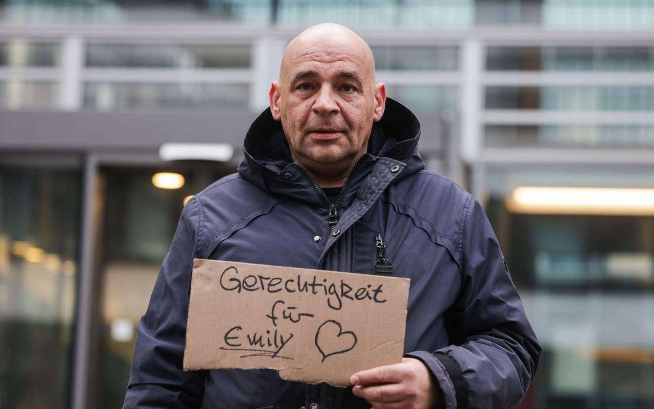 Mahnwache vor Schulministerium nach Tod einer Schülerin