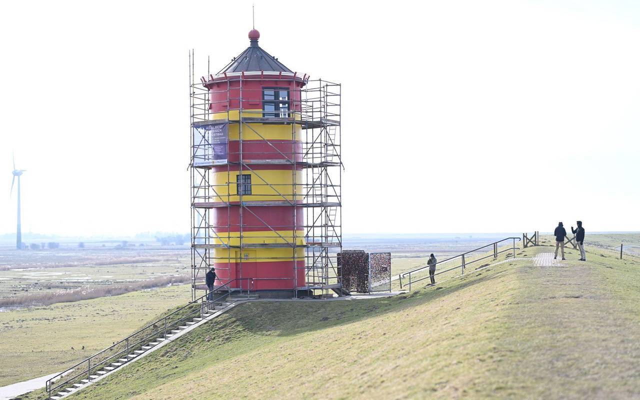 Pilsumer Leuchtturm bekommt Neuanstrich