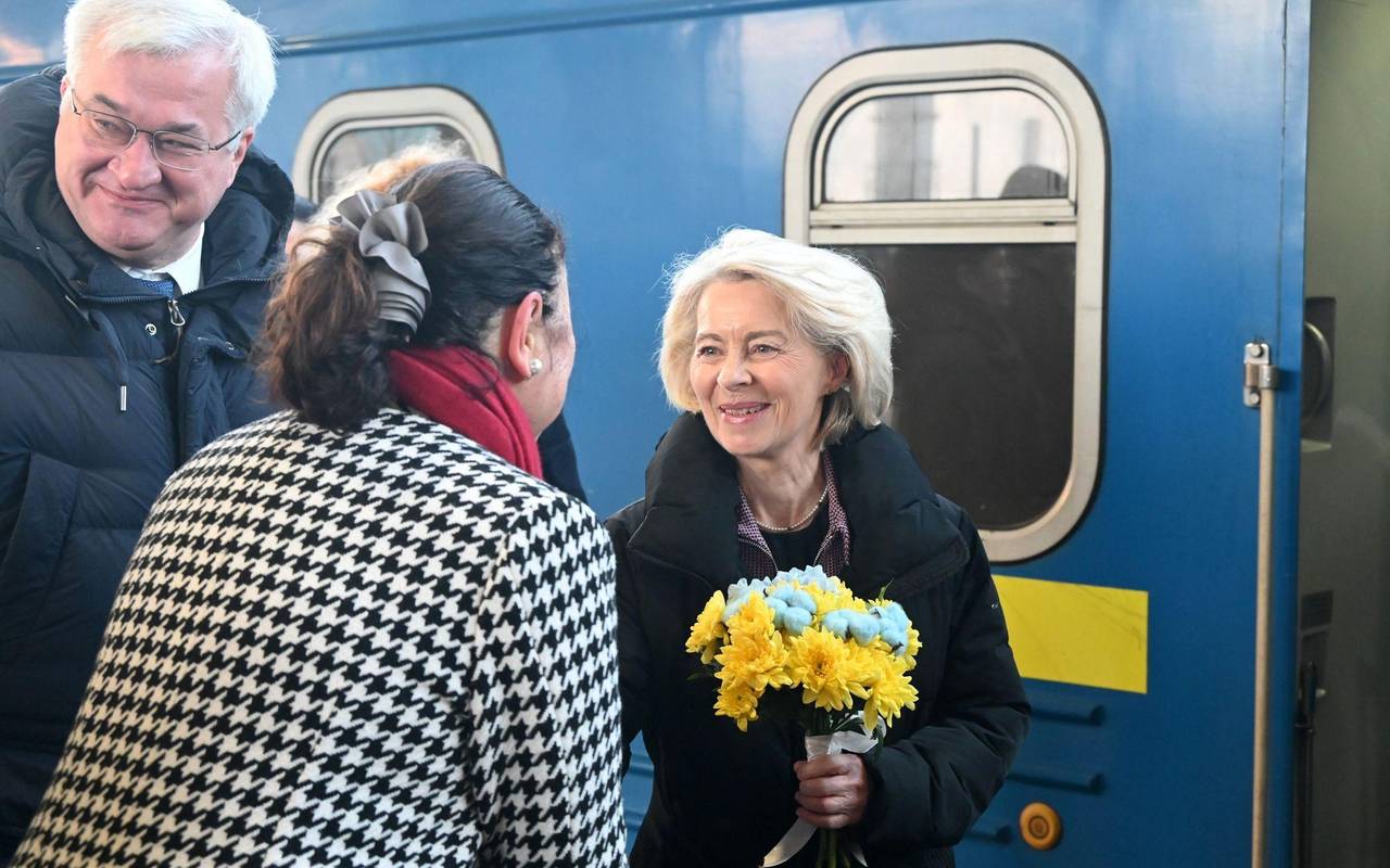Ukraine-Krieg - von der Leyen besucht Kiew
