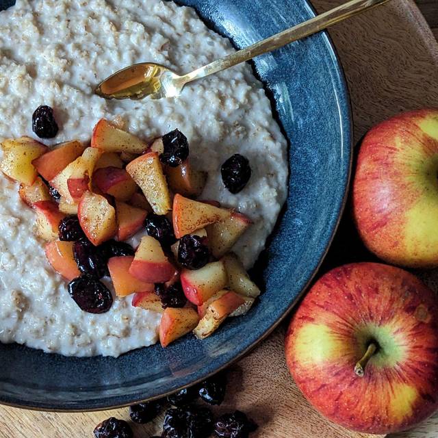 Porridge mit Bratapfel-Topping
