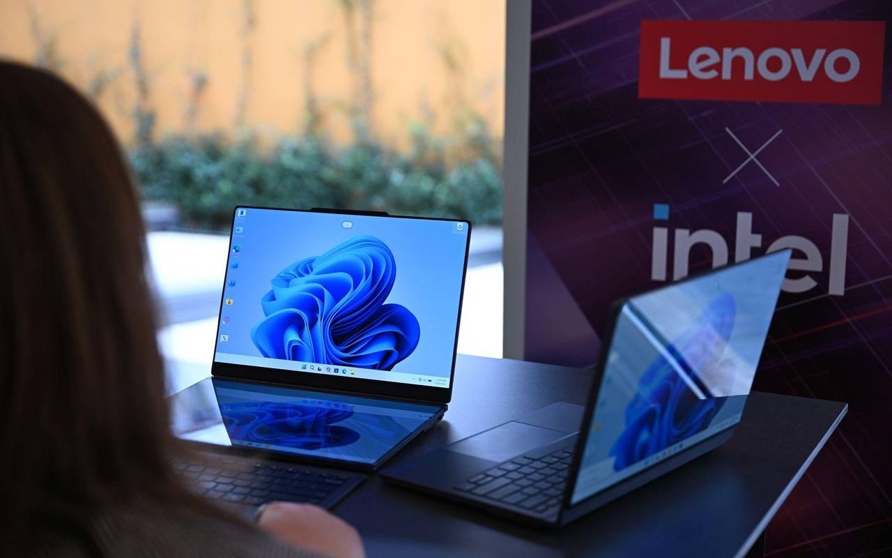 Lenovo-Laptops mit zwei Bildschirmen