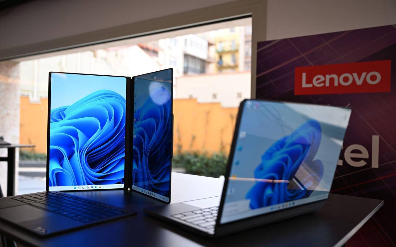 Lenovo-Laptop mit zwei Bildschirmen