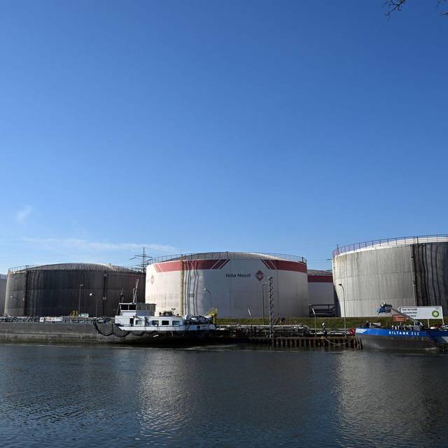 Öltanks am Rhein-Herne-Kanal