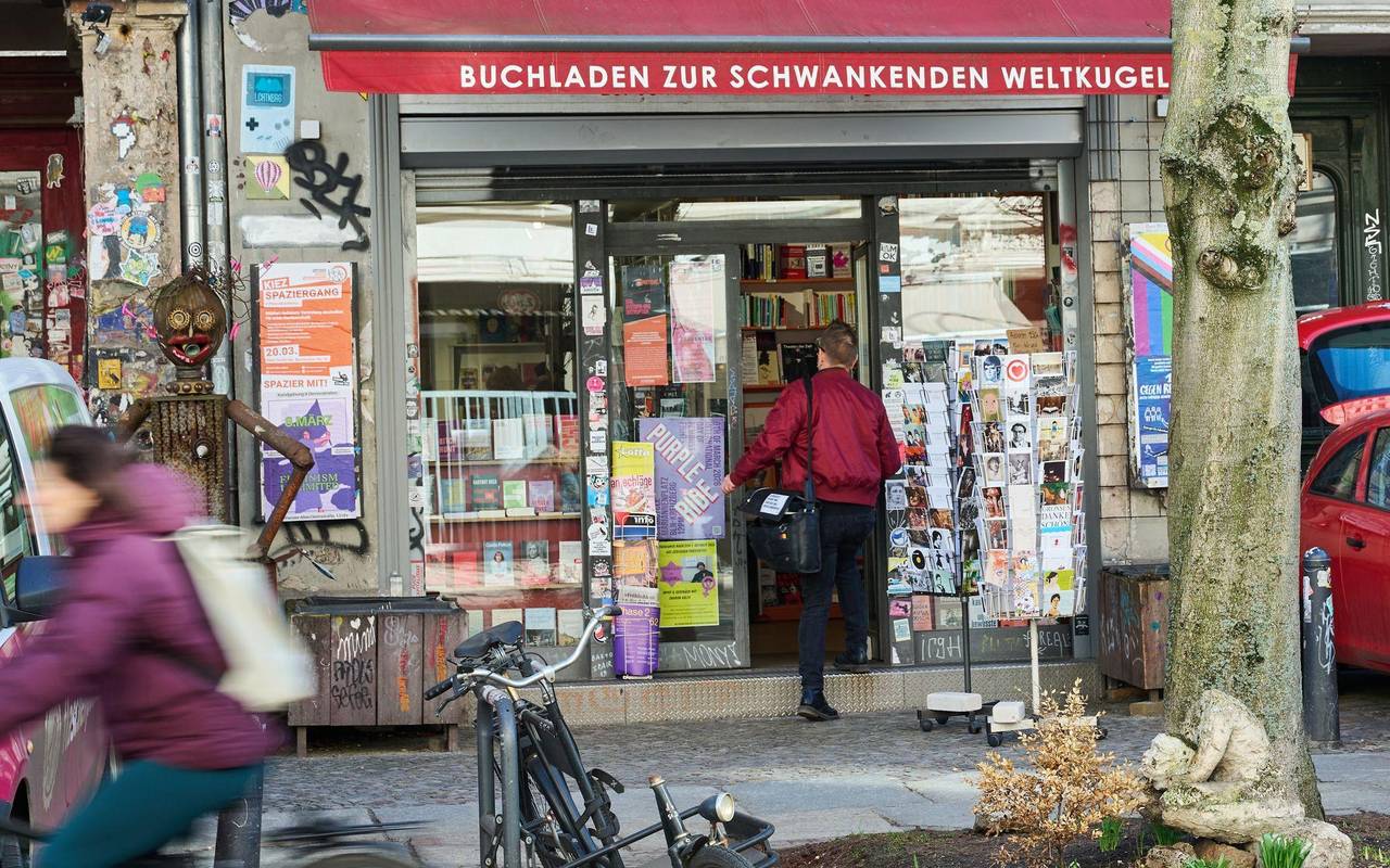 Buchhandlung "Zur schwankenden Weltkugel" in Berlin