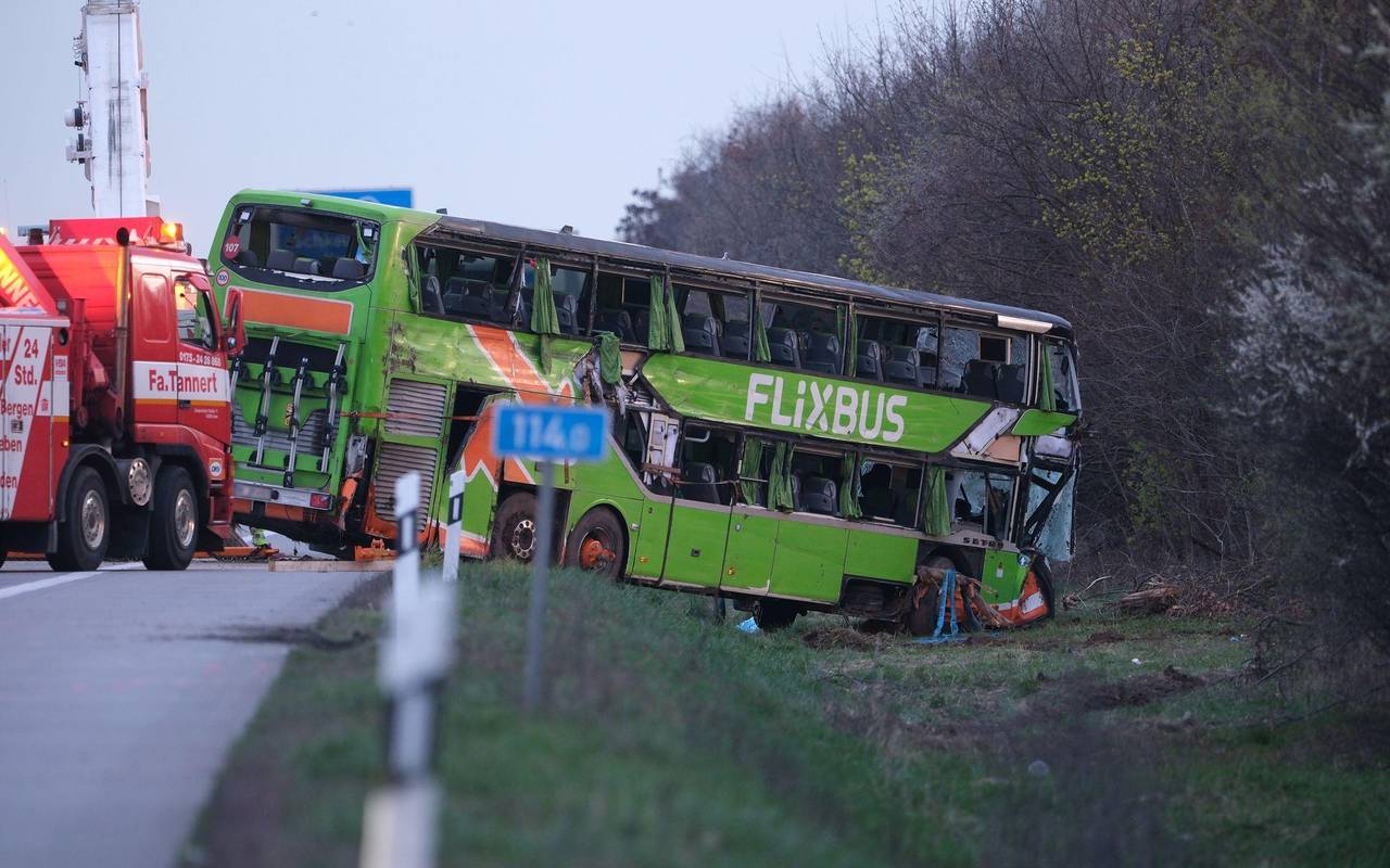 Unfall mit Reisebus auf A9 bei Leipzig