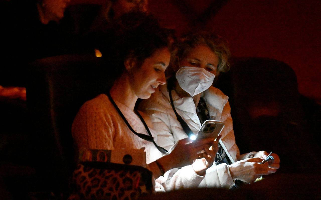 Mit Stricknadel und Wollknäuel ins Kino