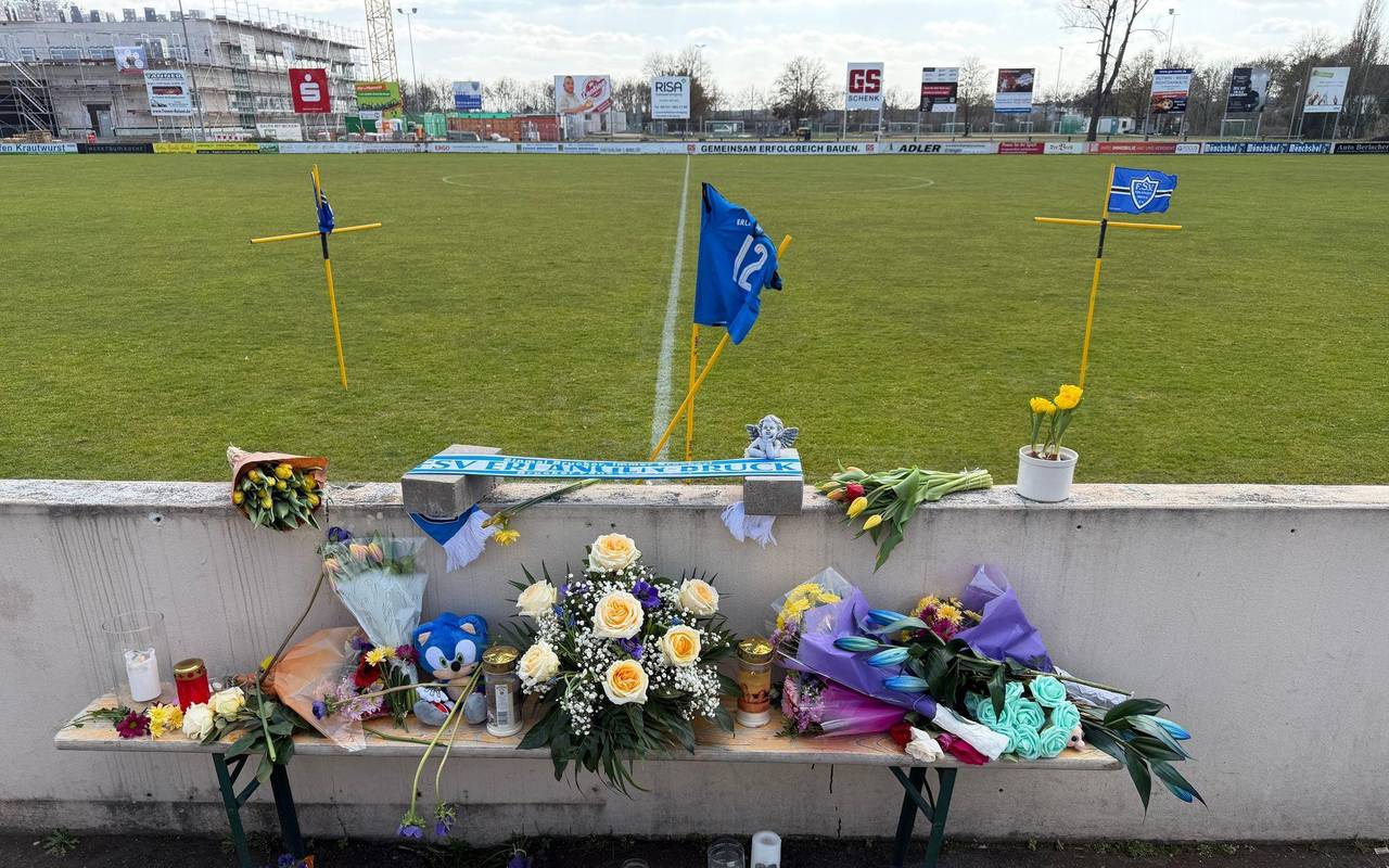 Fußballtor stürzt auf Siebenjährigen