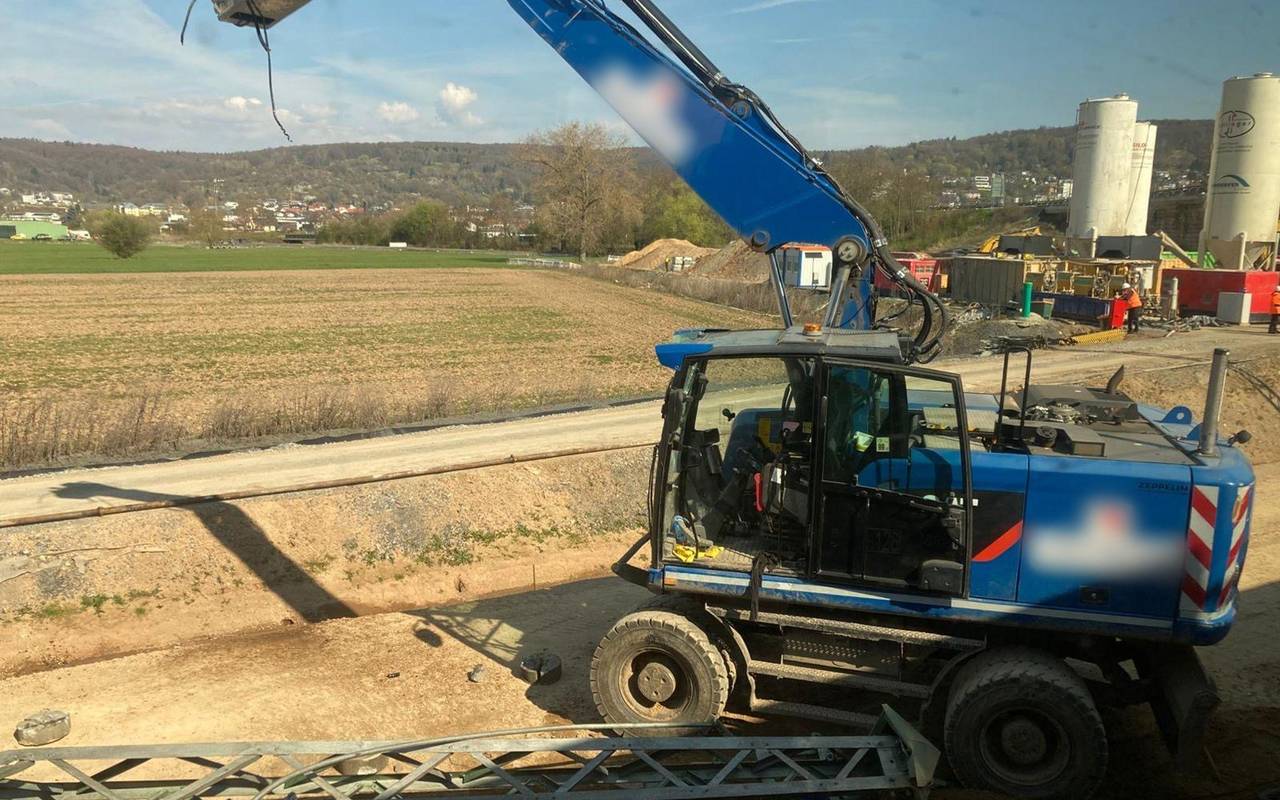Baggerfahrer bei ICE-Unfall nahe Gelnhausen verletzt
