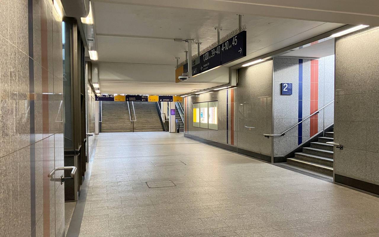 Unterführung zwischen Eingang und Aufgängen in Kaiserslautern.