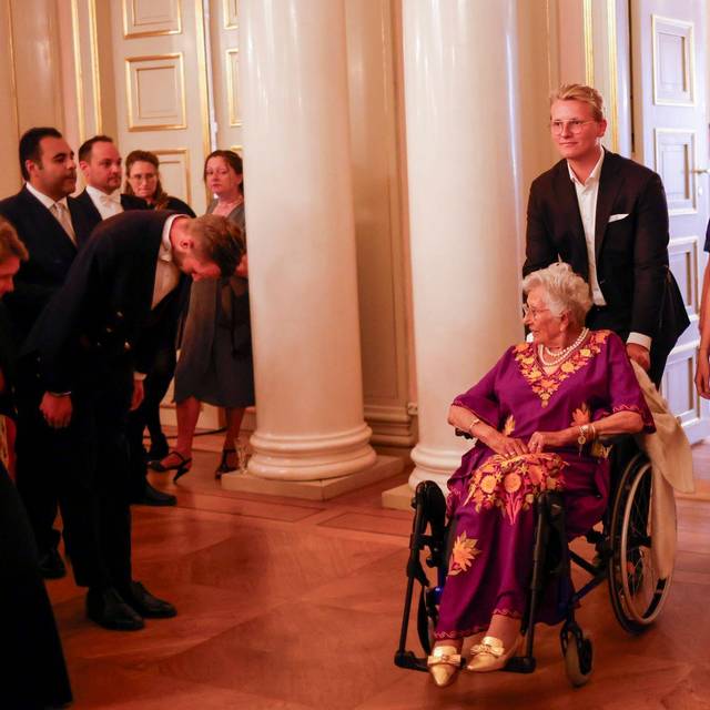 Prinzessin Astrid (vorne)