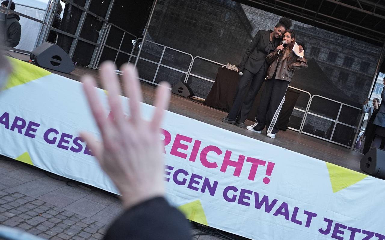 Demonstration gegen sexualisierte Gewalt gegen Frauen