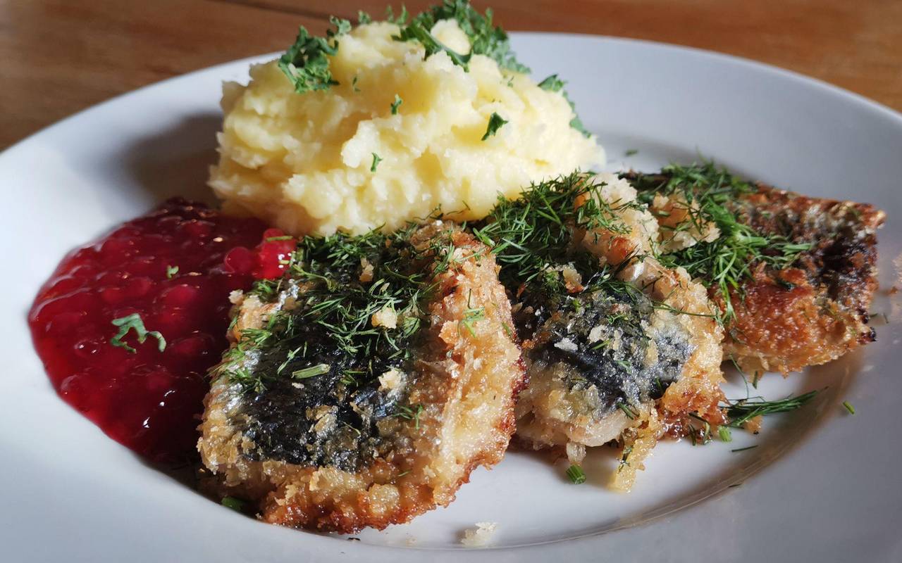 Gebratener Hering mit Senf-Zwiebel-Füllung